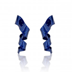 A.ER.AP0085_BLU_Anastasia Kessaris_Cosmic Feather Sapphire and Tsavorite Earrings
