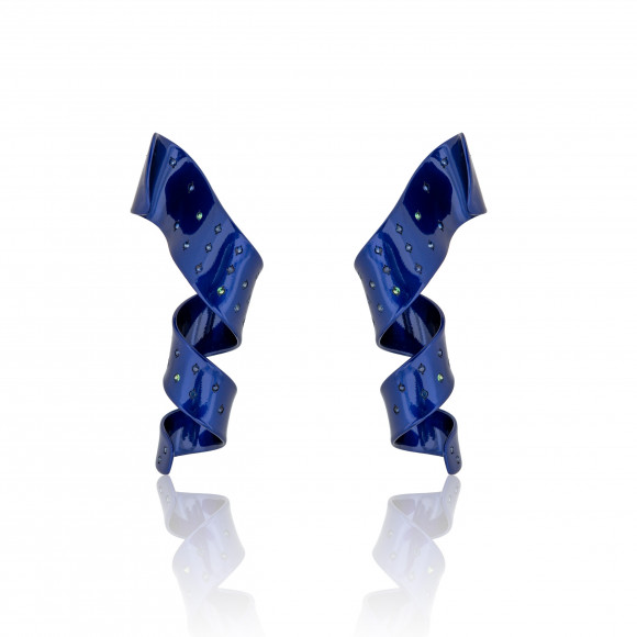 A.ER.AP0085_BLU_Anastasia Kessaris_Cosmic Feather Sapphire and Tsavorite Earrings
