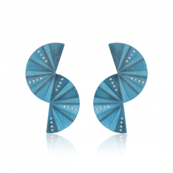 A.ER.MT0072_25_Anastasia Kessaris_Geisha Reflection Titanium