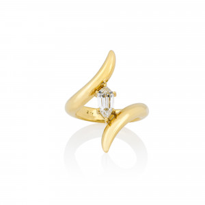 DAP.200019_Anastasia Kessaris_Yellow Gold Wrap Kite Diamond Ring