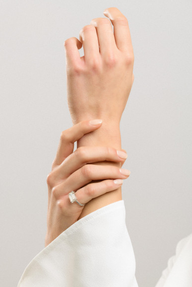 DAP.211275_Anastasia Kessaris_Solitaire Emerald Diamond Ring